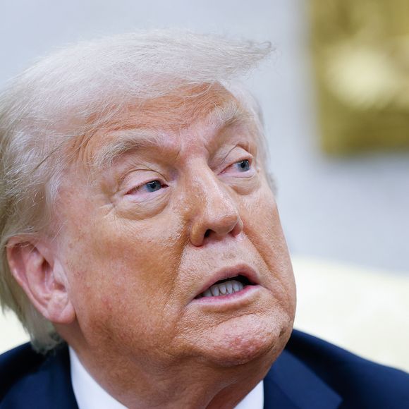 Após a carta de Barroso, Trump ameaça a Rússia e enfrenta uma decisão jurídica crucial: o Tarot prevê um futuro explosivo para o ex-presidente dos EUA