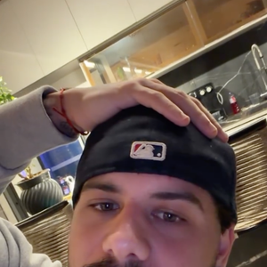 Mesmo com as desculpas, Zé Felipe manteve o vídeo do filho nos stories