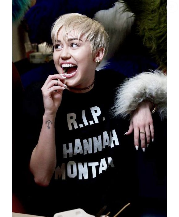 Em 2013, Miley Cyrus tentou se desvincular da personagem para trilhar o próprio caminho; a brincadeira com o nome de Hannah Montana fez muitos a criticarem na época