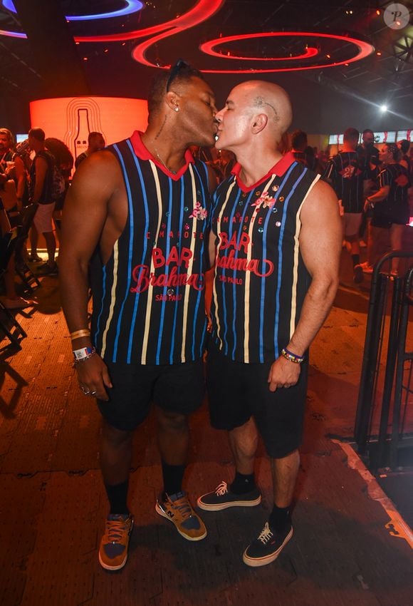 Carnaval 2025 tem beijo de Fred Nicácio, ex-BBB, no namorado