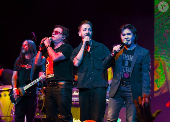 Chitãozinho & Xororó ao lado de Junior Lima, sobrinho e filho dos cantores, no show em homenagem a Patrícia Kisser