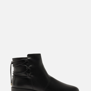 De 'Terra Nostra' ao escritório: bota de couro da Arezzo conquista espaço no guarda-roupa feminino