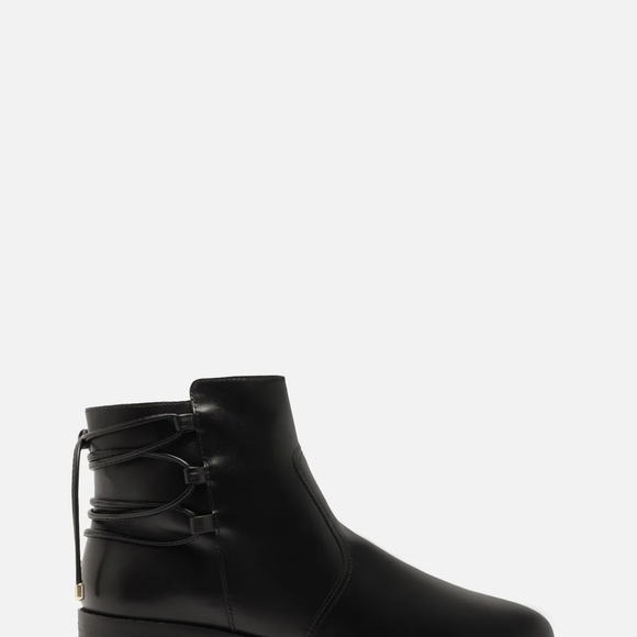De 'Terra Nostra' ao escritório: bota de couro da Arezzo conquista espaço no guarda-roupa feminino