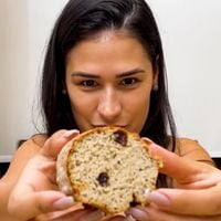 Banana, uva passa e aveia: o bolo fitness que salva a vontade de comer doces e ajudou Simone Mendes a emagrecer mais de 30 kg