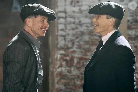 No novo filme "Peaky Blinders: O Homem Imortal", que continua a história após o final da série em 2022, o personagem de Cillian Murphy é forçado a voltar à ação por causa do filho Duke, interpretado por Barry Keoghan, e de uma ameaça envolvendo a Alemanha Nazista
