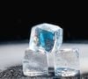 O truque funciona porque o gelo se transforma em vapor enquanto o tambor gira, e esse vapor suaviza as fibras e ajuda a refrescar o tecido. O método funciona especialmente bem com algodão e tecidos leves