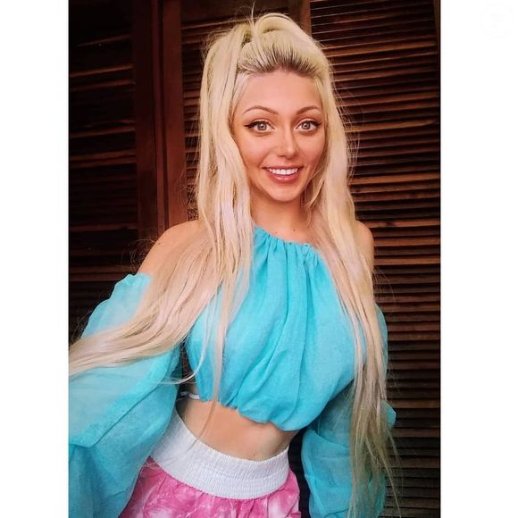 Barbie Humana fez lipo no pescoço, barriga e pernas