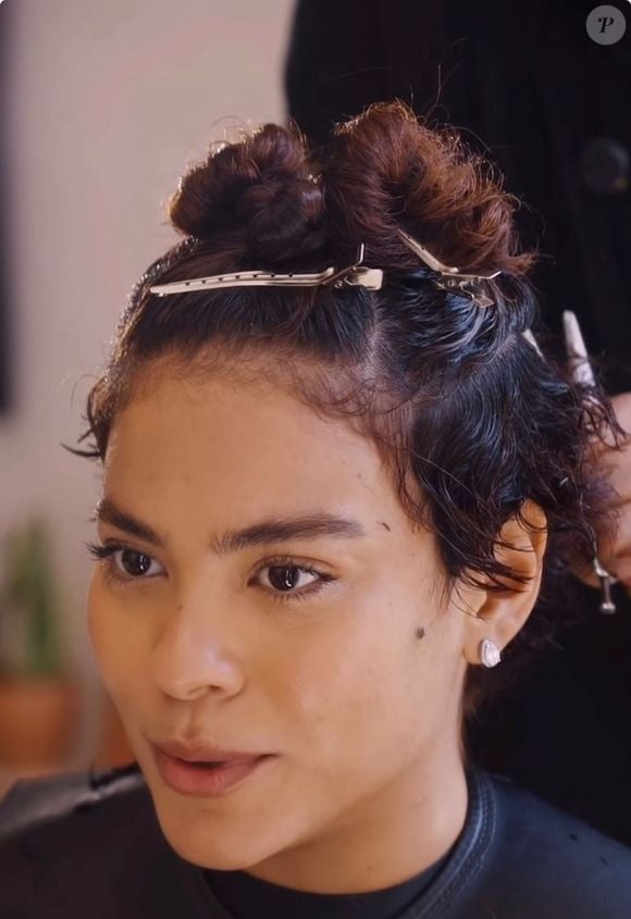 Bella Campos desabafa após cortar o cabelo e expõe significado emocional da mudança: 'Me desprendendo dos meus medos, de desejos que nunca foram realmente meus', escreveu a atriz