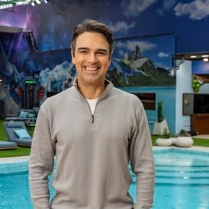 Tadeu Schmidt tiraria folga nesta quarta-feira (11), mas foi convocado pela direção do programa a entrar ao vivo ainda hoje