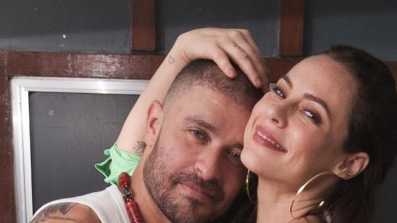 Do flagra na padaria após cupido famoso aos beijos quentes no palco: 20 fotos mostram linha do tempo do namoro de Paolla Oliveira e Diogo Nogueira