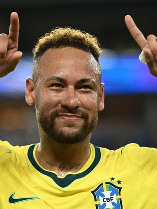 2.700m² de área de lazer e 45 andares: conheça o 'Prédio do Neymar'