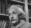Apesar de a citação não ter origem comprovada, a frase propõe uma distinção interessante e que ia de acordo com o 'método Einstein' de refletir