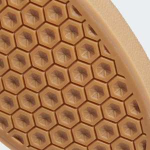 O modelo vulcanizado da Adidas Skateboarding mostra como os tênis inspirados no skate deixaram de ser exclusividade masculina e ganharam espaço em produções mais elegantes e maduras