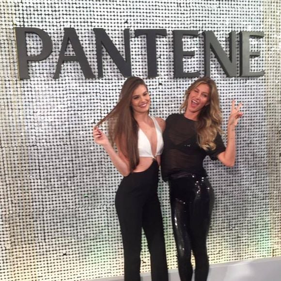 Camila Queiroz, em encontro com Gisele Bündchen há alguns anos, roubou a cena na web