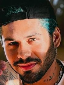 Zé Felipe passa por transformação radical no visual e faz promessa ousada: '2 anos sem...'