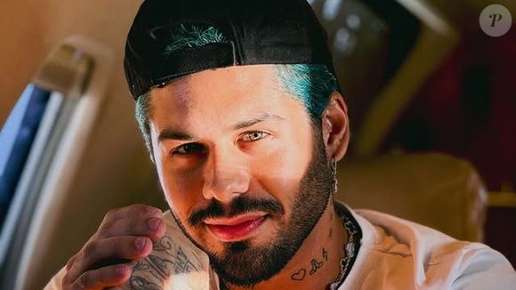 Zé Felipe radicalizou no visual