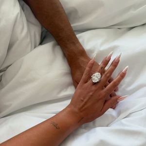 De acordo com informações repercutidas pelo portal português Notícias ao Minuto, uma publicação de Cristiano Ronaldo ao lado dos filhos embarcando em seu jato privado também levantou dúvidas sobre a realização da cerimônia em Portugal