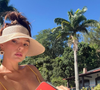 Aos 39 anos, Isis Valverde compartilhou uma tarde de descanso nas redes sociais. De biquíni amarelo, a atriz colocou o bronze em dia e mostrou sua leitura atual