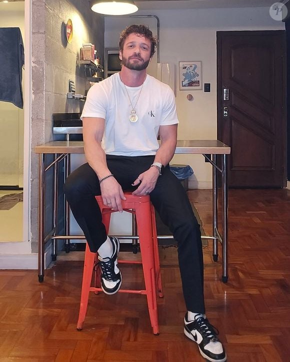 Conhecido por trabalhos na televisão e também por sua atual atuação em filmes adultos, o artista de 43 anos contou que sofreu um acidente durante uma relação sexual por causa de um piercing no nariz.