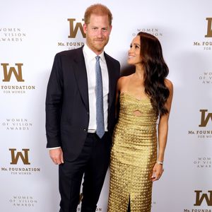 Meghan Markle e Príncipe Harry tiveram que abandonar o uso do termo ‘Sussex Royal’, que era utilizado como marca, quando deixaram a Família Real