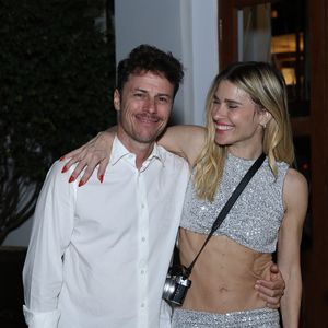 Festa de Carolina Dieckmmann reuniu famosos e parte do elenco da novela 'Vale Tudo'