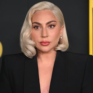 Na Sephora, rede global de lojas e varejista online de cosméticos, o frasco de 50 ml do perfume favorito de Lady Gaga pode ser encontrado por R$ 569,00, enquanto o maior, com 100 ml, está à venda por R$ 749,00.