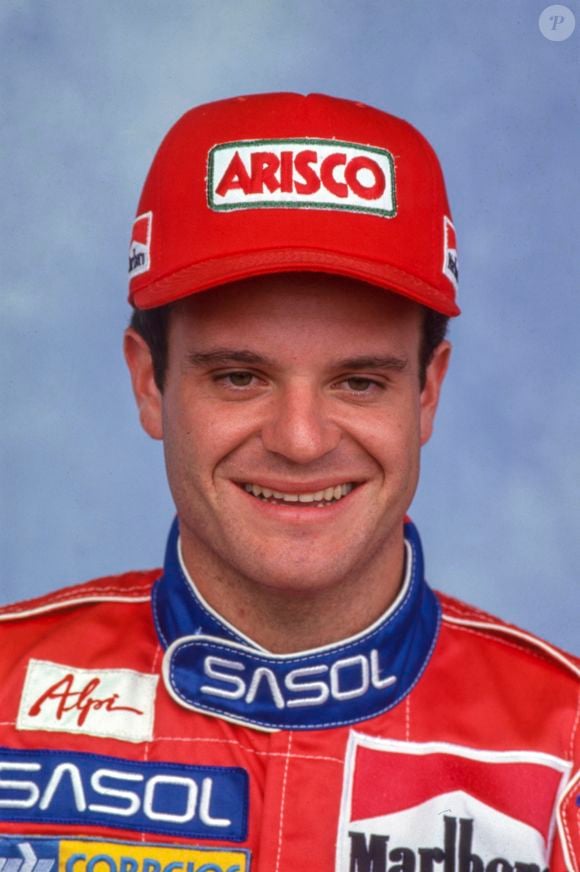 Aos 54 anos, Rubens Barrichello segue como um dos pilotos brasileiros mais emblemáticos da Fórmula 1, categoria em que disputou 326 Grandes Prêmios