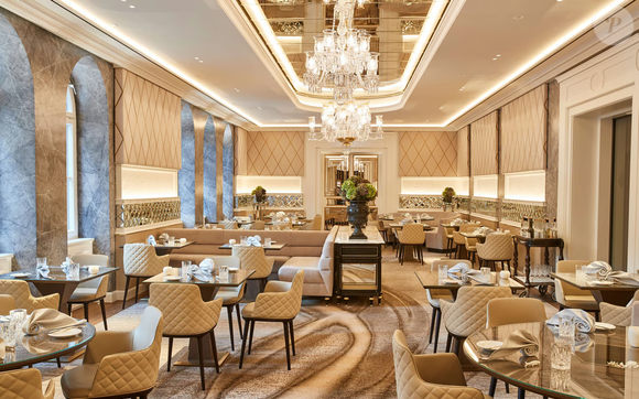 O Hotel Vier Jahreszeiten Kempinski, em Munique, reúne tradição, luxo e experiências exclusivas. Foi lá que Harry Kane viveu temporariamente após deixar o Tottenham para defender o Bayern de Munique