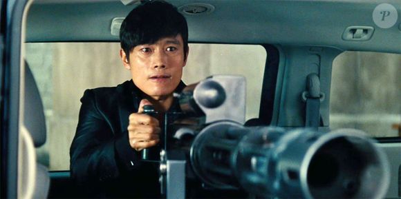 Lee Byung-hun contou que comia 12 peixes por dia e chegava a ficar 2 horas na academia fazendo musculação e cardio