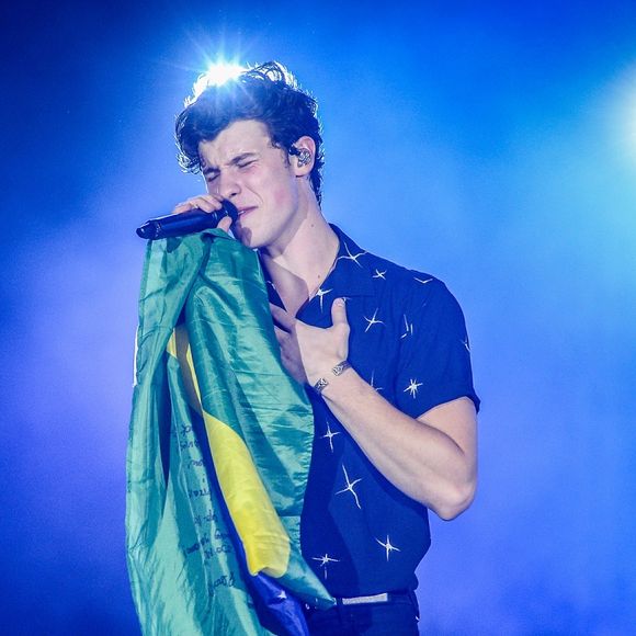 Shawn Mendes mal ficou 12 dias fora do Brasil e já voltou. Segundo jornalista, a saudade de Bruna Marquezine falou mais alto, e os flagras do 'casal' só aumentam os rumores de romance