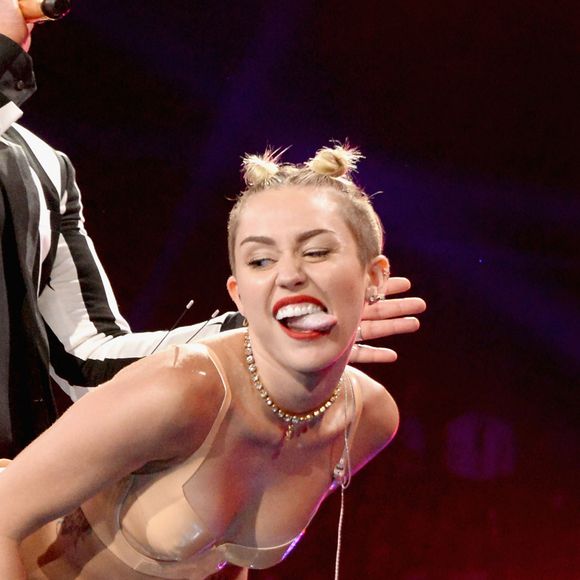 Miley Cyrus chocou o mundo com sua performance no VMA 2013