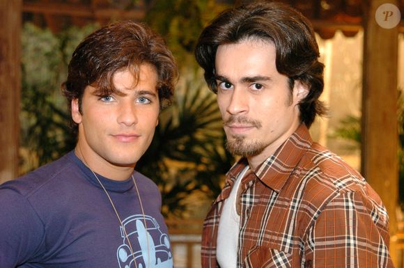 Em ‘América’, novela exibida em 2005. Junior (Bruno Gagliasso) e Zeca (Erom Cordeiro) também viveram uma história marcada pela descoberta da sexualidade.