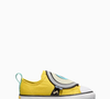 Para os pequenos que querem fazer tudo sozinhos: o novo Converse X Minions Chuck Taylor All Star Easy Strap Criança Cano Baixo Amarelo aposta no fechamento em velcro inspirado nos personagens e traz ainda puxador traseiro para facilitar o uso