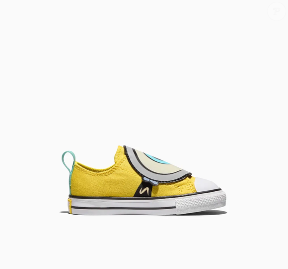 Para os pequenos que querem fazer tudo sozinhos: o novo Converse X Minions Chuck Taylor All Star Easy Strap Criança Cano Baixo Amarelo aposta no fechamento em velcro inspirado nos personagens e traz ainda puxador traseiro para facilitar o uso