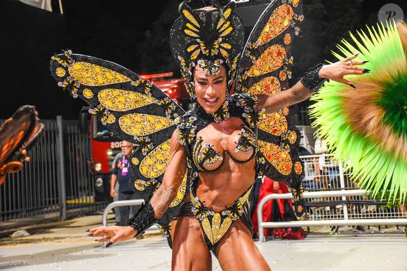 Carnaval 2026: esposa de Alexandre Frota, Fabi Frota brilhou no desfile da Colorado do Brás