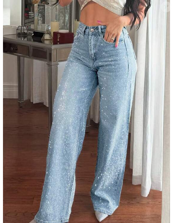 O grande destaque do look de Ivete Sangalo, a calça jeans com strass, ganha versão semelhante na Shein por valores a partir de R$ 165,99 para quem quer apostar no brilho sem abrir mão do conforto