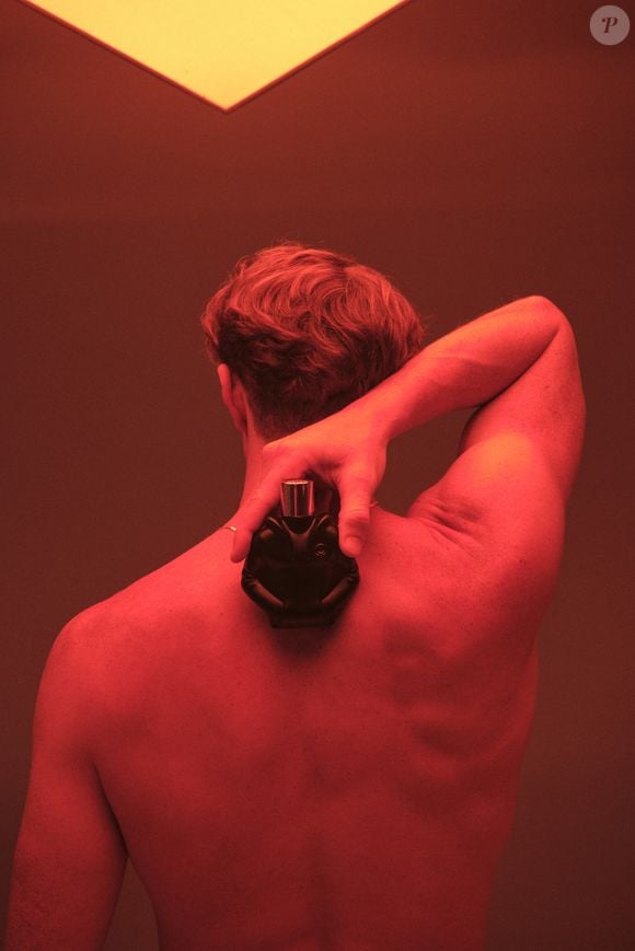 Com fava tonka e bálsamo de abeto no coração, We Are Tribe Elixir aposta em uma combinação envolvente e texturizada para a perfumaria masculina