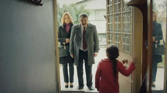 Melek/Turna mostra-se cheia de medo em conversa com psicóloga na novela 'Mãe', no capítulo de 27 de novembro de 2025, quinta-feira