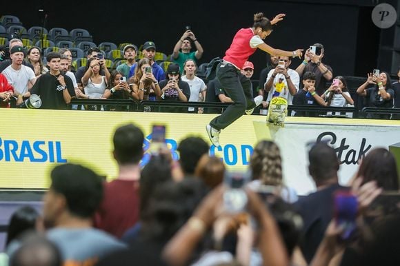Rayssa Leal venceu competição no Rio um dia após sofrer queda, que provocou torção em um dos pés