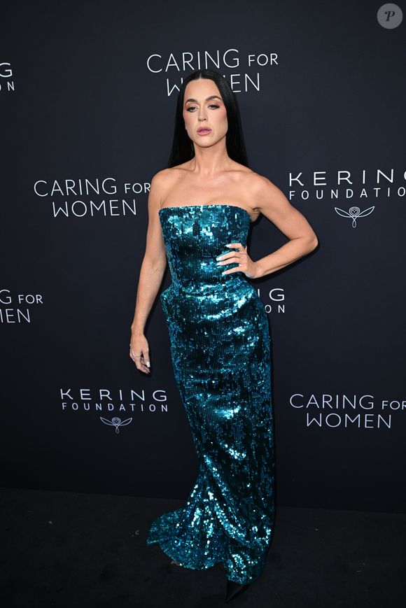 Katy Perry também já elegeu o vestido azul turquesa