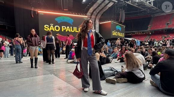 Para acompanhar a maratona de apresentações de Harry Styles no Brasil, o Adidas Runvista surge como alternativa para quem busca conforto, tendência retrô e um toque de cor no look
