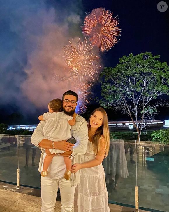 Mulher do sertanejo Henrique, dupla de Juliano, Amanda Vasconcelos conheceu cantor em doceria e está casada com ele desde 2018
