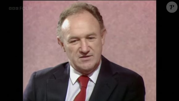 Gene Hackman durante entrevista nos anos 1980; ator era filho de jornalista e perdeu a mãe em incêndio quando adolescente