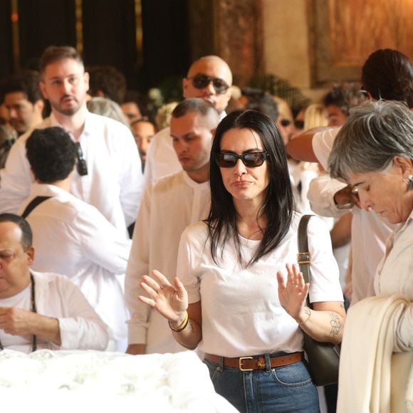 Corpo de Preta Gil no caixão: Gloria Pires e Cleo Pires fizeram oração diante da cantora