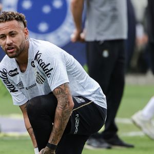 Após ganhar um cartão amarelo, Neymar disse que o árbitro teria "acordado de Chico", utilizada em contextos machistas para se referir a uma mulher menstruada