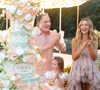 Bolo de 1,70m com 7 andares, troca de look e Vicky montada em pônei: fotos da festa da filha de Roberto Justus e Ana Paula Siebert vão te surpreender