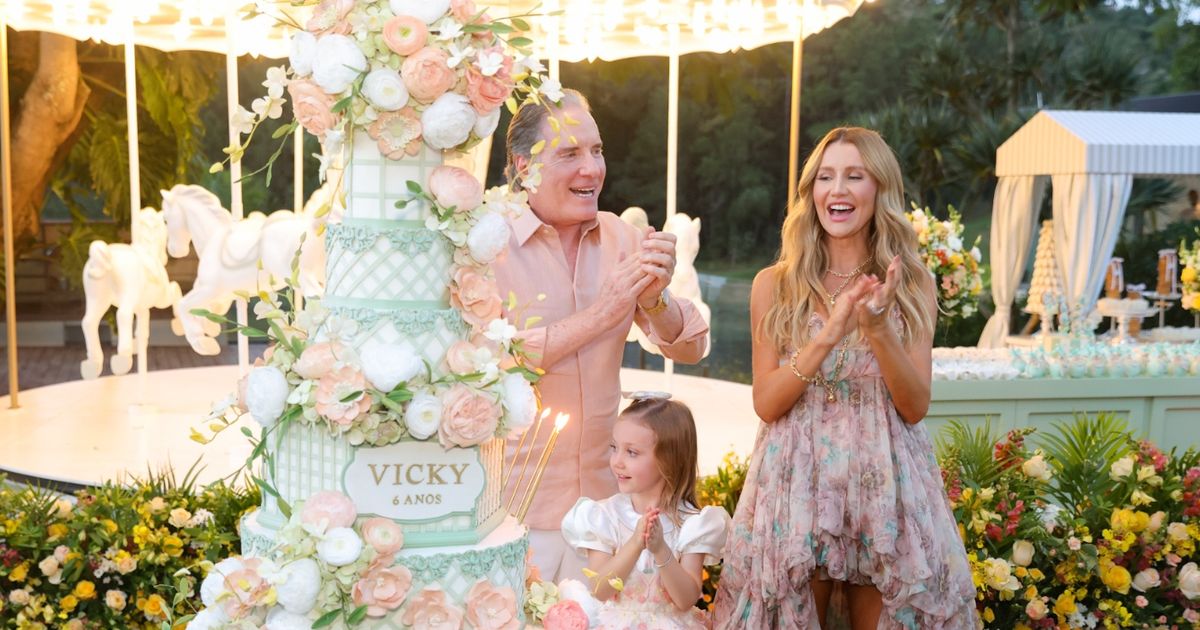 Festa luxuosa de aniversário da filha de Roberto Justus impressiona com bolo de 1,70m.