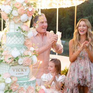 Bolo de 1,70m com 7 andares, troca de look e Vicky montada em pônei: fotos da festa da filha de Roberto Justus e Ana Paula Siebert vão te surpreender