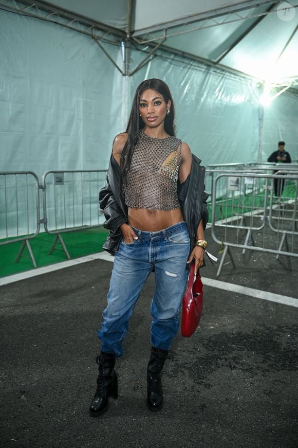 The Town 2025: ex-BBB Tina Calamba escolheu um look ousado com transparência e muito estilo