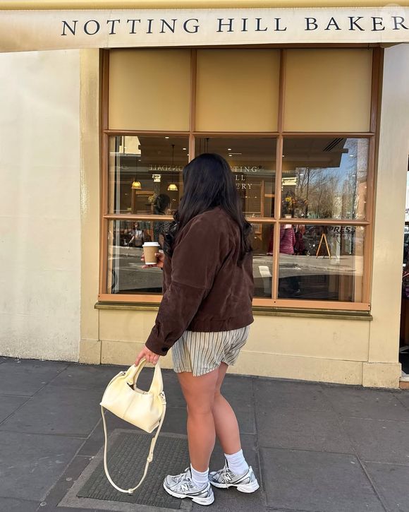Do jeans à alfaiataria, versatilidade do New Balance 2002D conquista quem busca conforto sem abrir mão de elegância